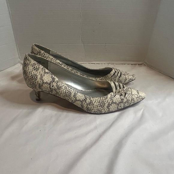 AVENUE SHOES - Picture 9 of 10